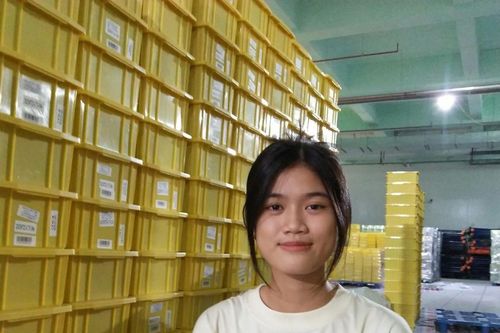 Nữ thủ khoa làm công nhân nuôi giấc mơ đại học