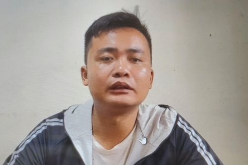 Tranh giành nữ nhân viên hát karaoke nhóm thanh niên lao vào hỗn chiến