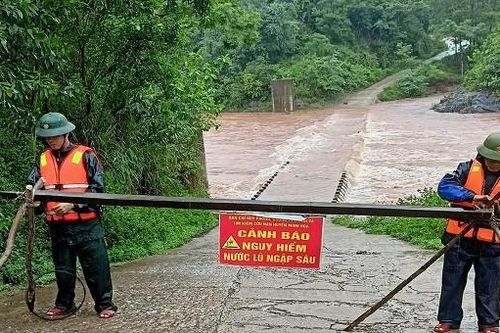 Nước lũ gây chia cắt cục bộ tại một số bản khu vực biên giới Quảng Bình