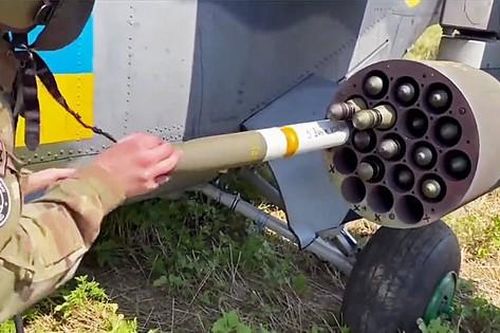 Quân đội Ukraine tích hợp tên lửa Hydra Mỹ trên trực thăng tấn công Mi-24
