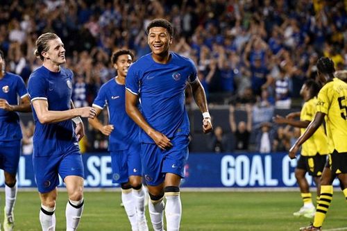 Chelsea thoát thua kịch tính trước Dortmund