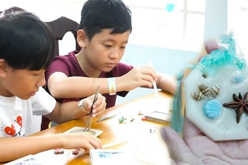 Học sinh mở workshop gây quỹ ủng hộ trẻ em nhiễm chất độc màu da cam