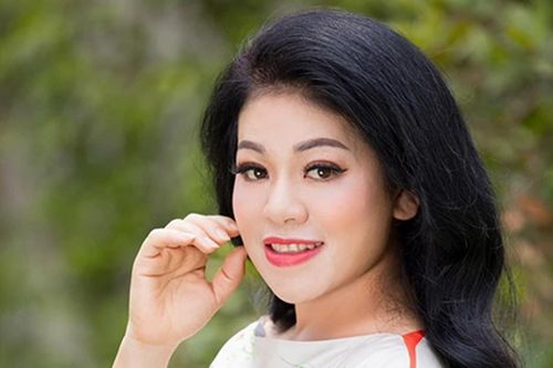 Ca sĩ Anh Thơ U50 ngày càng đẹp, con gái Trương Ngọc Ánh như 'công chúa'