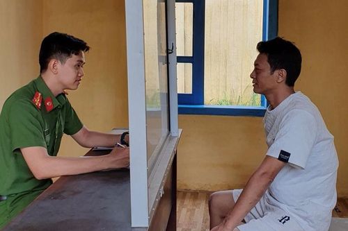 Phê chuẩn khởi tố, bắt giam chủ quán karaoke hiếp dâm bé gái 13 tuổi