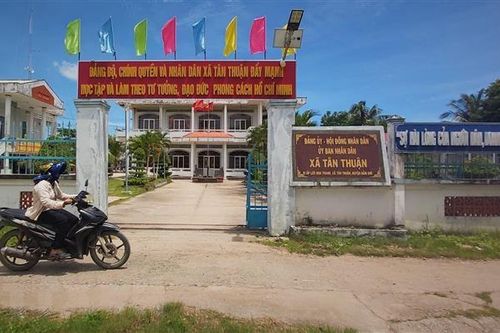 Kỷ luật hai nguyên Chủ tịch xã chi sai quy định nguồn tiền đóng góp