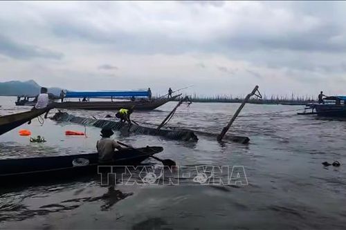 Philippines: Cứu được tất cả người trên phà chìm ở ngoài khơi tỉnh Quezon