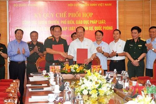 Tăng cường phản bác luận điệu xuyên tạc chính sách quốc phòng Việt Nam