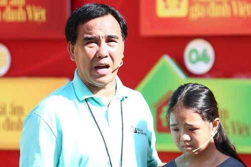 MC Quyền Linh bức xúc gửi lời tới ông bố bỏ con