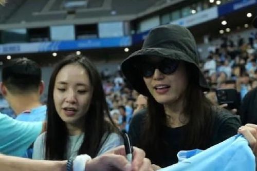 Vợ chồng Jeon Ji Hyun hẹn hò hạnh phúc