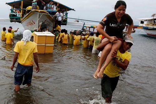 Chìm phà chở khoảng 70 người ở ngoài khơi bờ biển Philippines