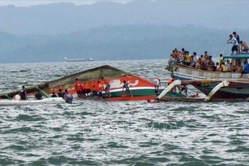 Chìm phà chở khoảng 70 người ở ngoài khơi bờ biển Philippines
