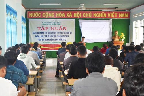 Ia Grai: Hơn 140 nhân viên thú y cơ sở và cán bộ thôn tập huấn về chăn nuôi