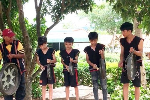 Điểm tựa của làng Leng
