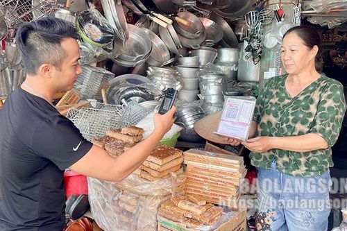 Tiểu thương chợ truyền thống: Bắt nhịp xu hướng tiêu dùng hiện đại