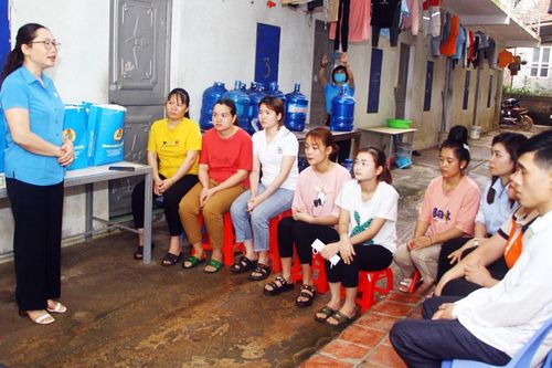 Hỗ trợ trên 110 triệu đồng cho lao động bị cắt giảm giờ làm