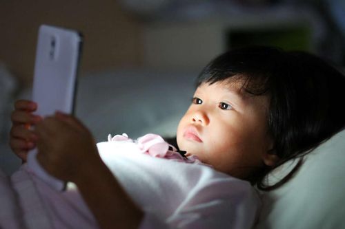 Trung Quốc hạn chế trẻ em dùng điện thoại di động