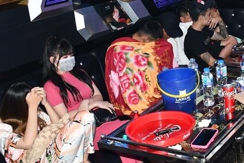 17 nam nữ thanh niên vào karaoke để 'phê' ma túy