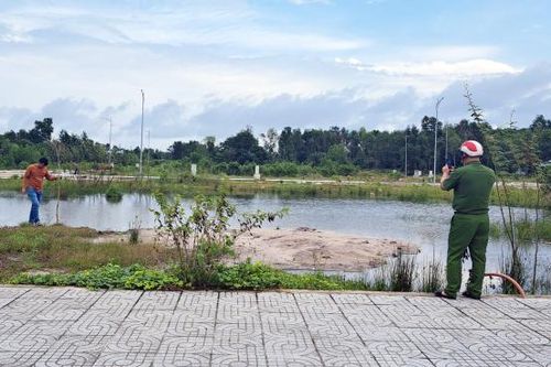 Bé trai 8 tuổi bị đuối nước trong dự án khu dân cư