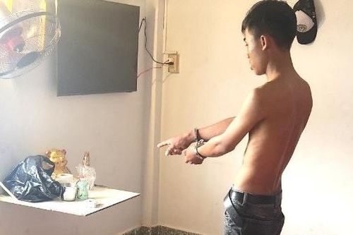 Hai anh em ruột mua súng 'phòng thân' khi buôn bán ma túy