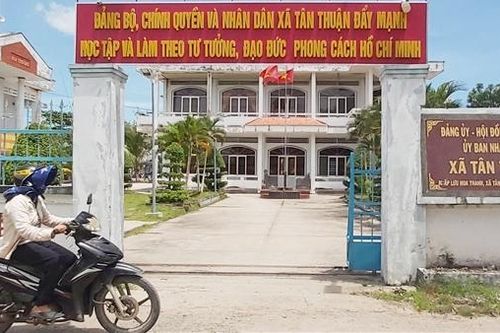 'Mượn tiền' người dân đóng góp làm đường để trả nợ quán...
