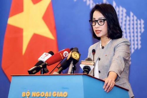Lên án hành động phá hoại quốc kỳ Việt Nam tại Philippines