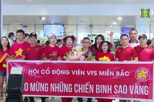 ĐT nữ Việt Nam về nước sau hành trình tại World Cup