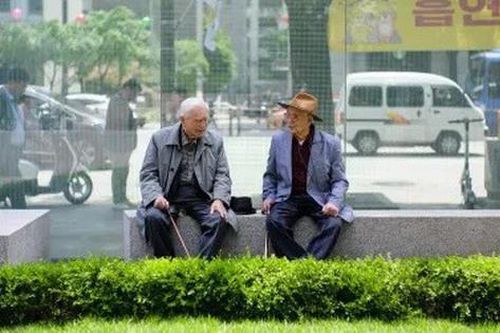 Hàn Quốc mở thêm viện dưỡng lão, đóng cửa nhiều nhà trẻ