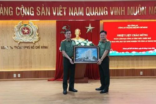Công an TPHCM tiếp và làm việc với Đoàn Công an tỉnh Thừa Thiên Huế