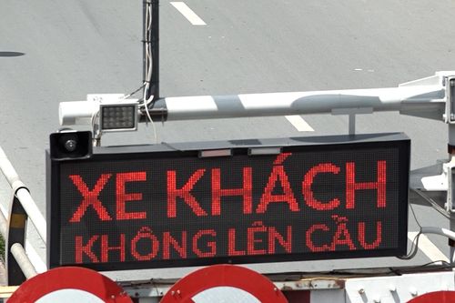 Cận cảnh biển báo thông minh ở Hà Nội giúp giảm ùn tắc giao thông