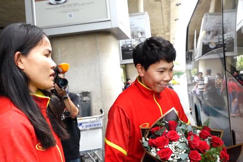 Thủ môn Kim Thanh cùng đồng đội về TP.HCM