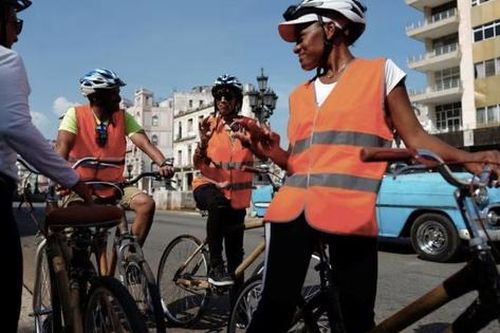 Xe đạp tre thân thiện với môi trường xuất hiện trên đường phố Cuba