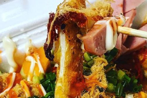 Công thức nấu ăn: 2 bước làm bánh mì nướng muối ớt ngon tại nhà, ăn sáng, trưa, chiều, tối đều hợp
