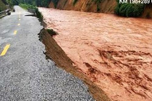 Quốc lộ nối Lai Châu - Điện Biên sạt lở nghiêm trọng do mưa lũ