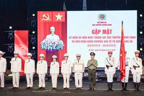 Cục Truyền thông Công an nhân dân đón nhận Huân chương Bảo vệ Tổ quốc hạng Ba