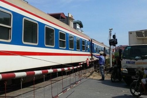 Quy định mới đối với lái tàu, nhân viên gác chắn đường sắt