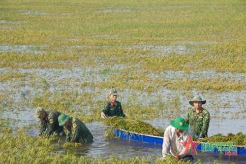 Ở đâu dân khó, ở đó có bộ đội