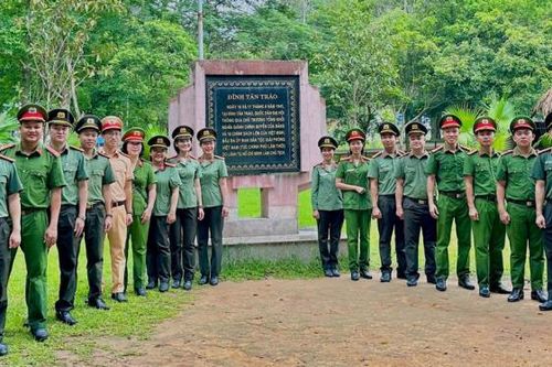 Đoàn viên, hội viên phụ nữ Công an TP Đà Nẵng Về nguồn tại các tỉnh phía Bắc
