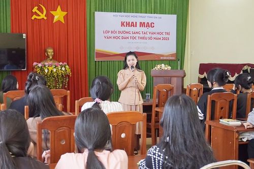 Tạo sân chơi cho những cây bút học đường