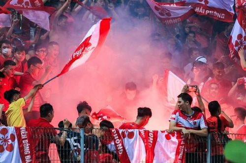 CĐV Hải Phòng đốt pháo sáng: Cần án phạt đủ sức răn đe