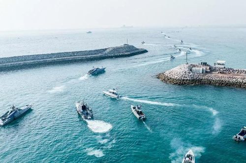 Chùm ảnh Iran bất ngờ tập trận ở Vịnh Ba Tư