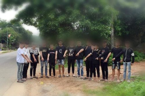 Khởi tố 9 bị can vụ hỗn chiến bằng 'phóng lợn' trước cổng trường học