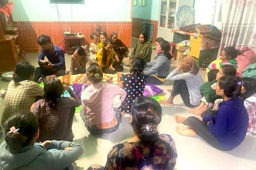 Gia Lai: Theo mẹ đi chăn bò, hai anh em họ đuối nước thương tâm dưới ao