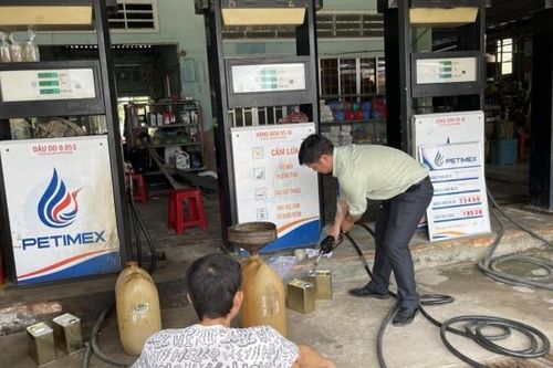 Cà Mau phạt 200 triệu đồng đối với doanh nghiệp bán xăng 'kém' chất lượng