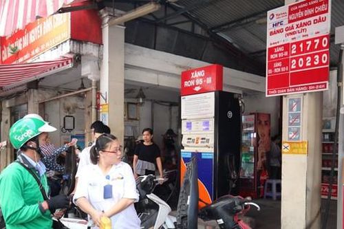 Bị 'tố' không trình Nghị định về kinh doanh xăng dầu đúng hẹn, Bộ Công Thương nói gì?