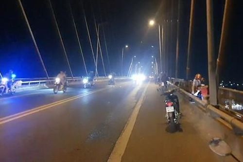 Người phụ nữ để lại xe máy, thư tuyệt mệnh trên cầu Rạch Miễu