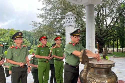 Công an tỉnh Thừa Thiên Huế tổ chức các hoạt động về nguồn