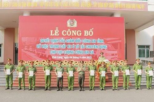 Vĩnh Long: Cấp xe ô tô tải chuyên dụng cho lực lượng công an xã