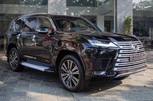 Hết thời đắt khách, Lexus LX 600 'rớt' giá hàng tỷ đồng để tìm khách