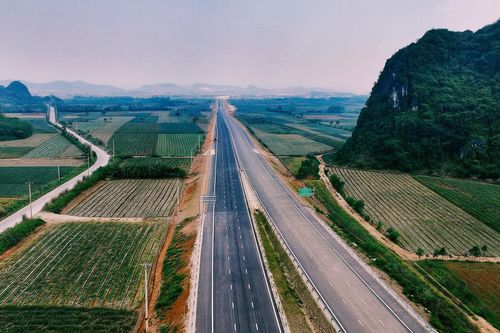 Thông xe cao tốc phải thần tốc xây trạm dừng nghỉ