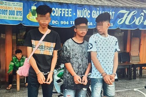 Bắt băng nhóm dàn cảnh cướp xe ôm công nghệ